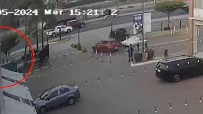 Revelan video que captó el asesinato del asesor de Augusto Verduga en el parqueadero de un centro comercial