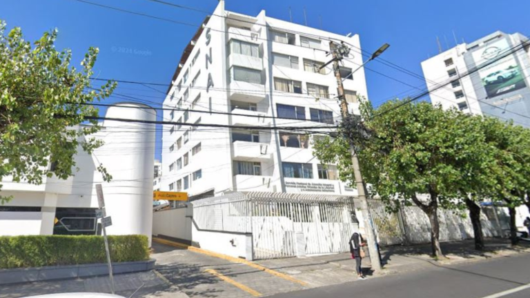 Sujetos disparan contra las oficinas del SNAI en el norte de Quito