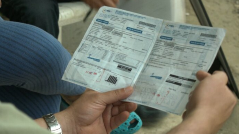 Empresas eléctricas en incertidumbre ante el anuncio de que el Gobierno pagará el 50% del consumo de hogares en abril