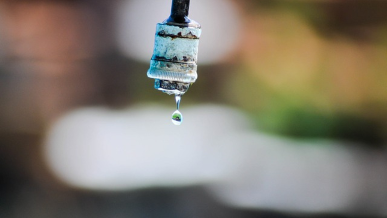 Sin luz y sin agua en Quito y Guayaquil: Apagones provocarán interrupción de suministro del líquido vital