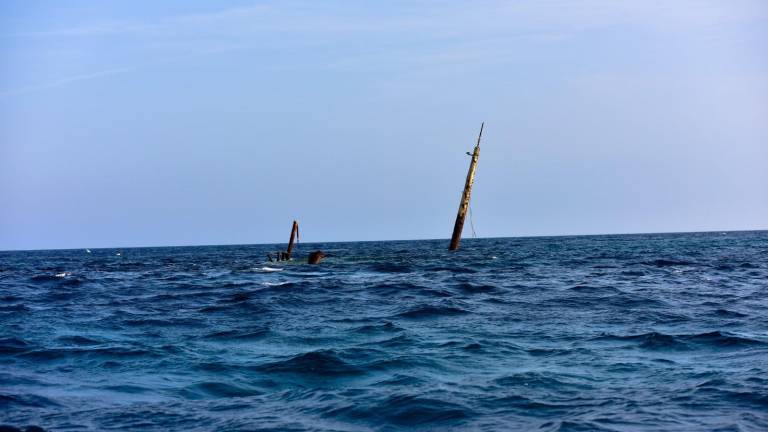 Al menos 16 tripulantes permanecen desaparecidos tras hundimiento de barco que partió de Manta