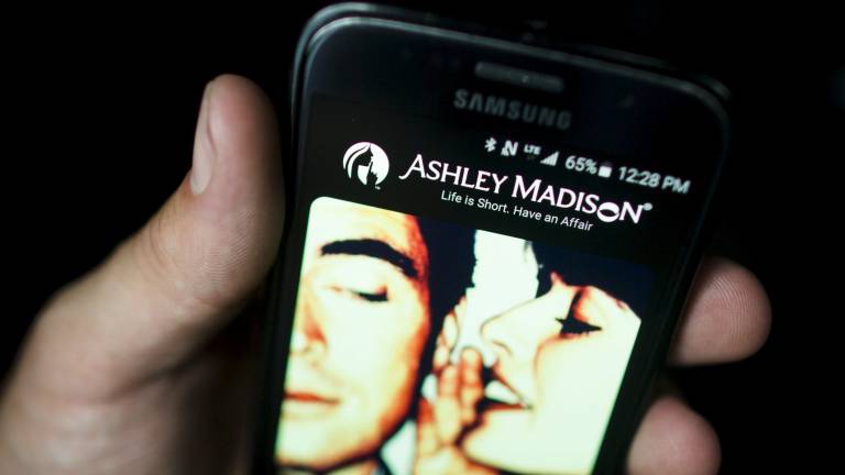 Vinculan dos suicidios a robo de datos de Ashleymadison.com