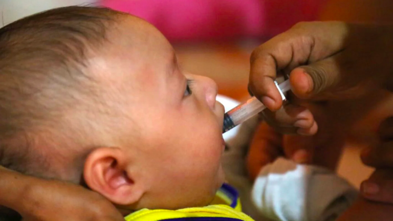 Organizaciones sociales alertan falencias en la vacunación contra el neumococo y polio en Ecuador