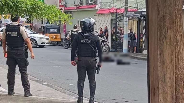 Ataque armado a las afueras de centro comercial en Guayaquil deja un muerto y un herido
