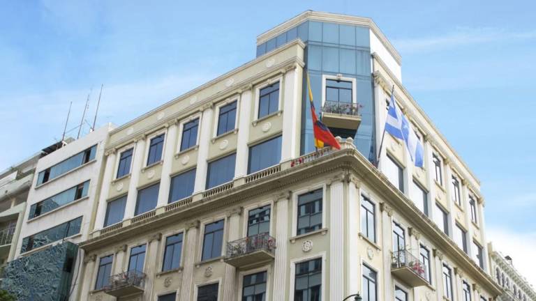 Edificio de la Prefectura del Guayas, en la avenida Simón Bolívar, en la ciudad de Guayaquil.