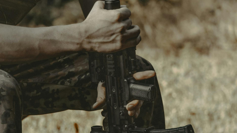 Un soldado ecuatoriano falleció tras ser emboscado por más de una decena de sujetos armados en Sucumbíos