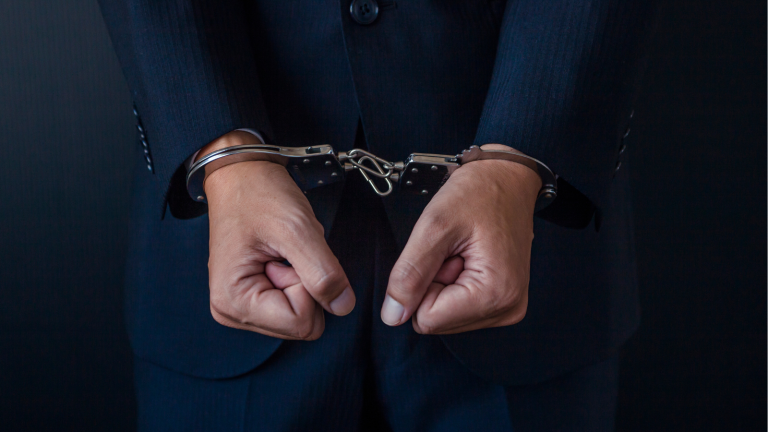 Doce personas que operaban empresas fachadas para financiar a Los Lobos enfrentan cargos por delincuencia organizada