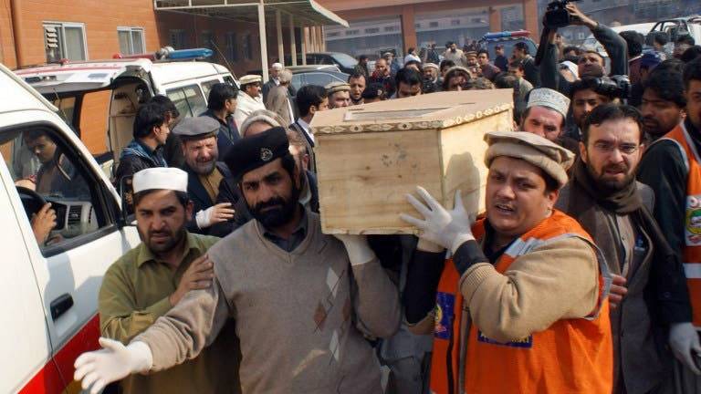 141 muertos en atentado en Peshawar, el peor de la historia de Pakistán