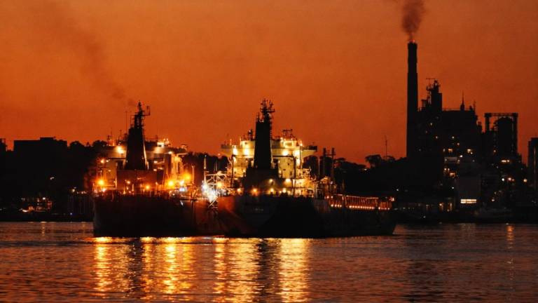 Petrolero ruso con 100.000 toneladas de crudo da ‘respiro’ a Cuba con visto bueno de EE.UU.