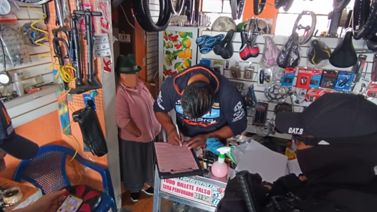 Clausuran taller de bicicletas de Tumbaco en el que se vendía alcohol de forma clandestina