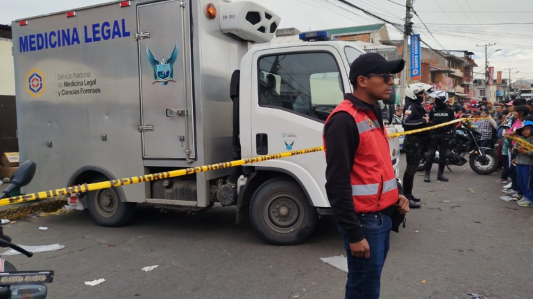 Hallan el cuerpo sin vida de un bebé que habría sido golpeado en feria libre de Cuenca