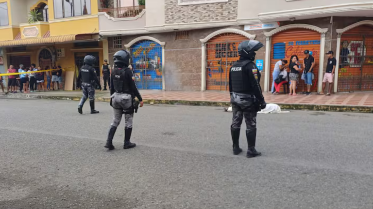 Asesinan a disparos a alumno a las afueras de un colegio del cantón Santa Rosa, en El Oro