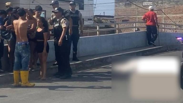 Asesinan a disparos a joven que se había disfrazado de ‘viuda’ en Manta
