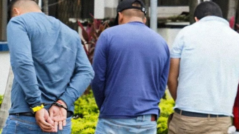 Detienen a tres sujetos que irrumpieron en urbanización de Samborondón y robaron 70 mil dólares de una vivienda