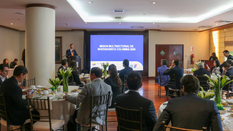 Empresas colombianas de energía y tecnología fijan su interés en Ecuador