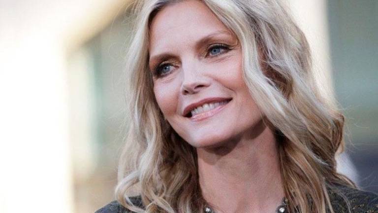 Michelle Pfeiffer reaparece espectacular a sus 59 años