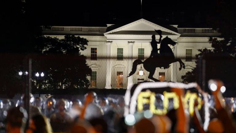 Trump negó haber sido llevado por seguridad al búnker de la Casa Blanca