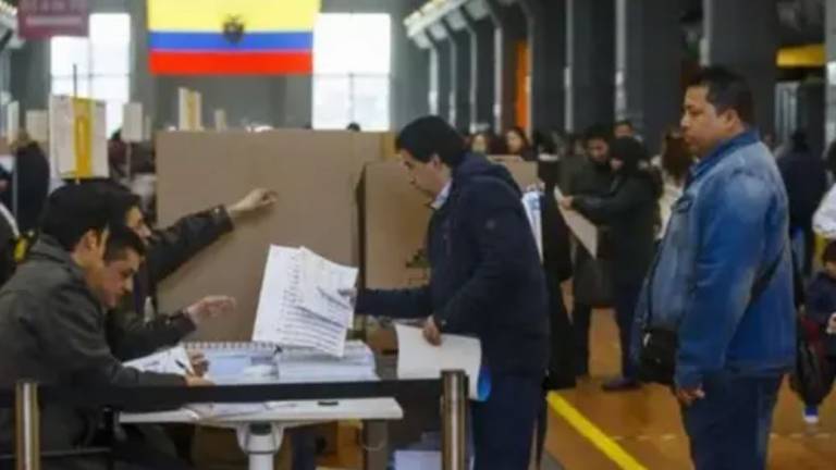 Más de 179.000 ecuatorianos pueden votar en España el próximo domingo