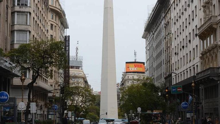 Artista hace desaparecer la cúpula del Obelisco de Buenos Aires