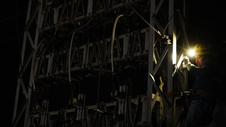Más de 9.000 empresas tendrán cortes de luz de 48 horas seguidas en Ecuador durante dos semanas