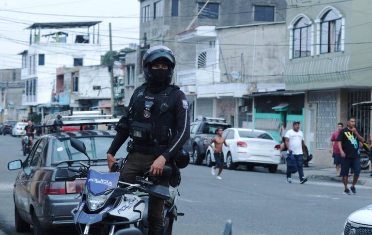 $!Fotografía tomada durante un operativo realizado por el distrito Portete, uno de los más conflictivos de Guayaquil, se realizaron incursiones en domicilios que servían de centros de acopio de sustancias ilícitas, el 29 de enero de este año.