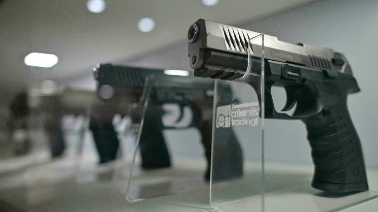 Las pistolas traumáticas, el peligroso juguete que se comercializa y preocupa en Colombia