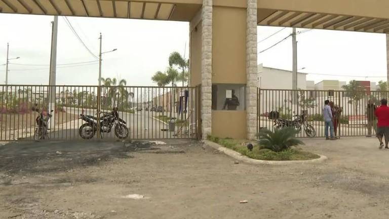 Crimen en urbanización de Chongón: sujetos vestidos como policías asesinaron a dos personas mientras dormían