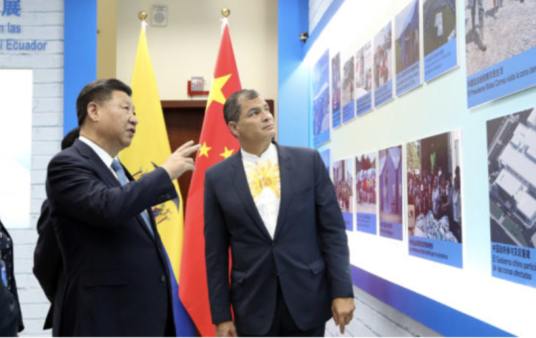 $!En 2016, el presidente de China, Xi Jinping, y Rafael Correa inauguraron la central Coca Codo Sinclair. Ocho años después la obra aún no es recibida oficialmente por el Estado por la serie de fallas y problemas en su estructura. Un juicios está en marcha.
