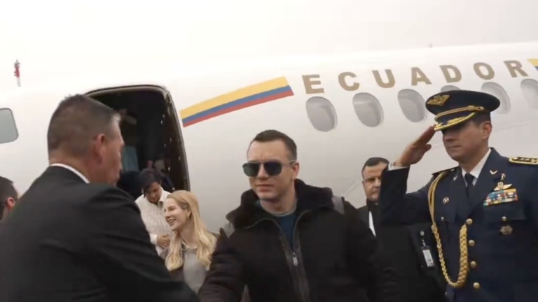 Noboa durante su arribo a Suiza. Imagen: captura de video