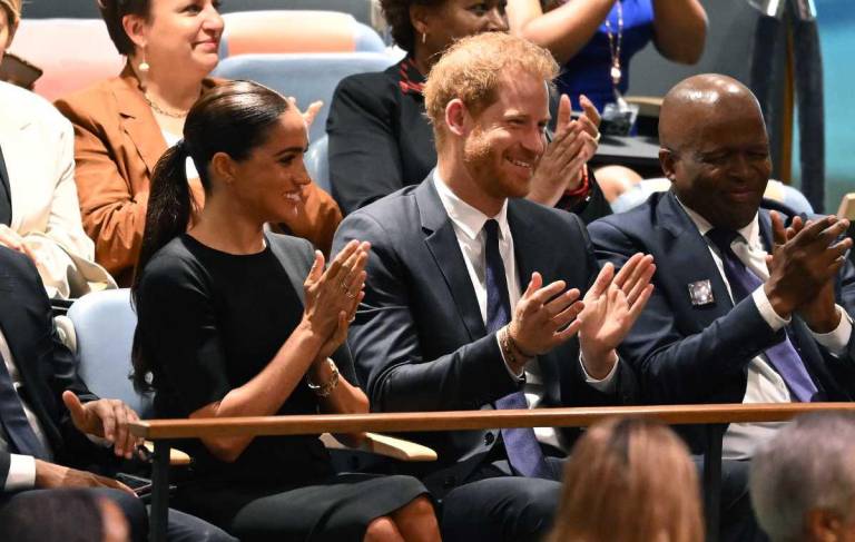 $!Sus abogados aseguran que Harry y Meghan renunciaron a sus deberes reales porque “la institución no los protegía”.