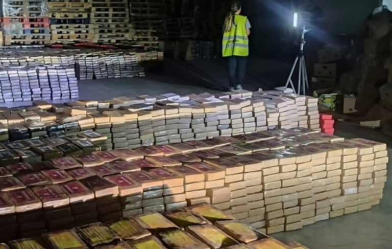 $!El cargamento incautado en el puerto de Algeciras, en 2024, detonó el caso.