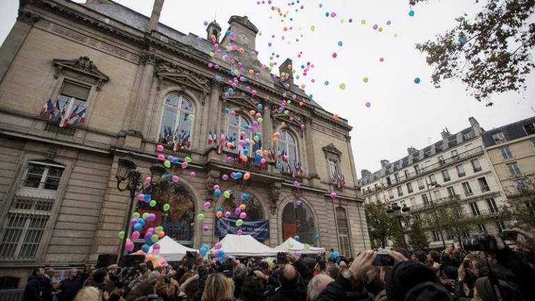 Francia conmemora los atentados de París