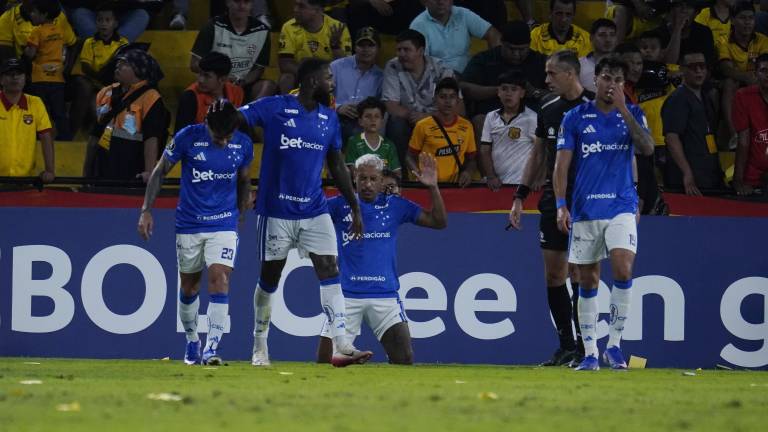 Jugadores de Cruzeiro celebraron la anotación realizada a Barcelona SC por Copa Libertadores.