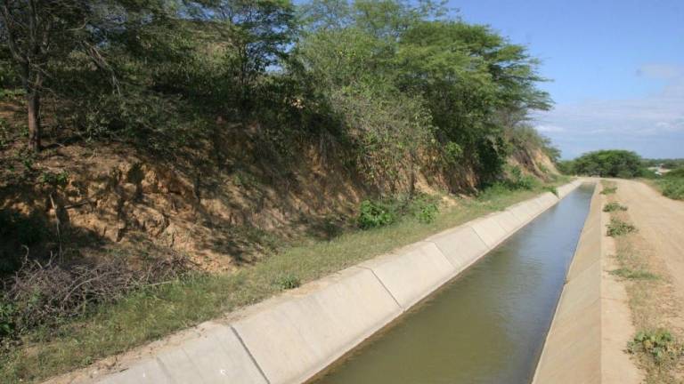 Perú y Ecuador limpian canal fronterizo