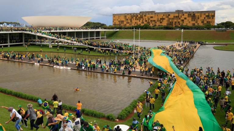 VIDEO: Bolsonaristas invaden el Congreso, el palacio presidencial y la Corte Suprema de Brasil