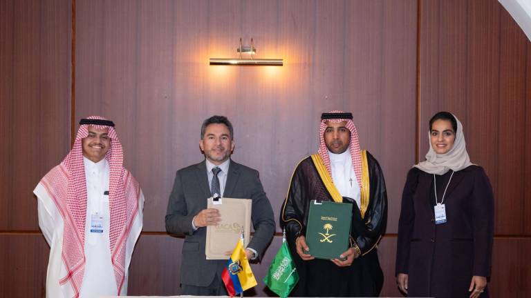 Ecuador y Arabia Saudita firman acuerdo para vuelos directos, nuevas rutas y otros beneficios