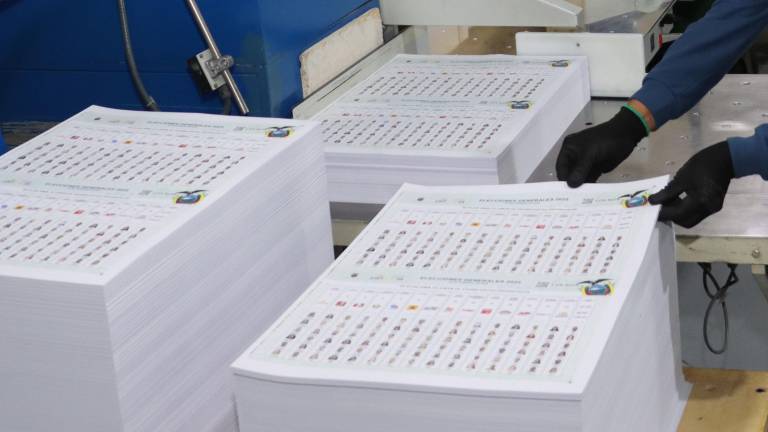 Impresión de papeletas y documentos para las elecciones.