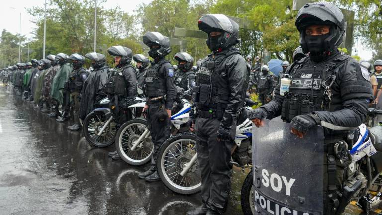 Más de mil policias y militares se despliegan en Quito para prevenir disturbios durante feriado