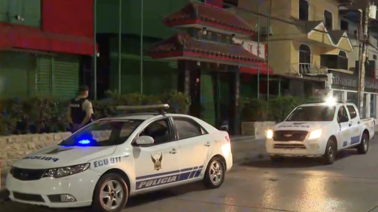 Ataque armado en los exteriores de un chifa de Guayaquil dejó un muerto y dos heridos