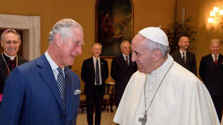 El Vaticano le obsequió millonaria reliquia a Carlos III por su coronación