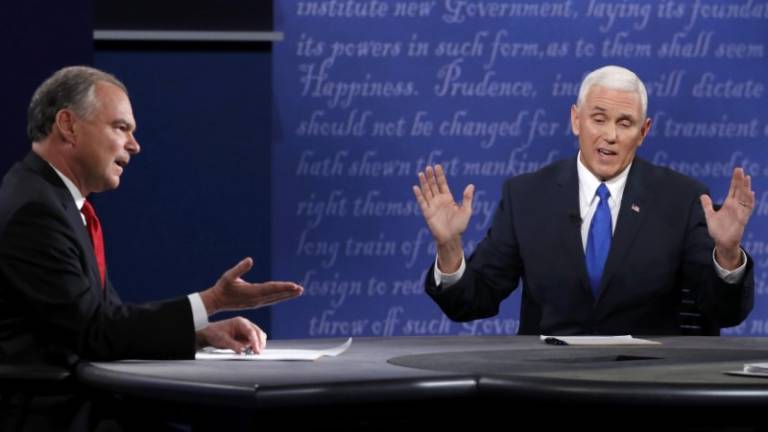 Kaine y Pence traban feroz duelo en debate de vicepresidentes