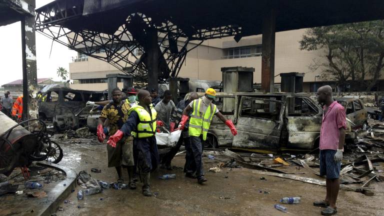 Tres días de luto en Ghana por inundaciones y explosión