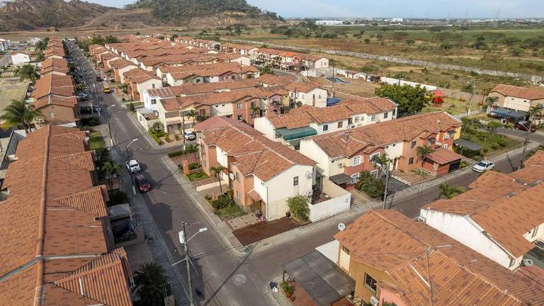 Sicariato en urbanización de Daule: hombres armados amedrentaron a guardias y asesinaron a dos personas