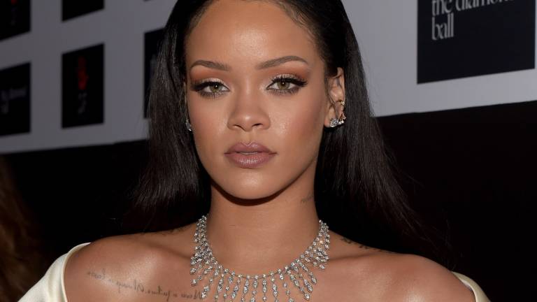 Rihanna impresiona con su look para carnaval de Barbados