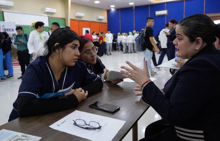 $!Jóvenes participaron de la Feria Nuevo Empleo 2025, realizada en agosto pasado, en la que el Gobierno promovía nuevas oportunidades laborales.