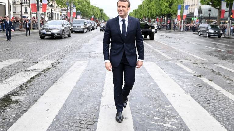 Macron promete "devolver la confianza" a los franceses
