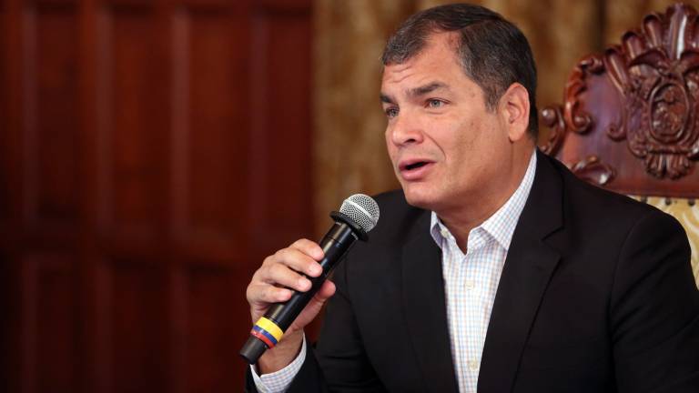 Correa condena ataque terrorista y envía solidaridad a Francia