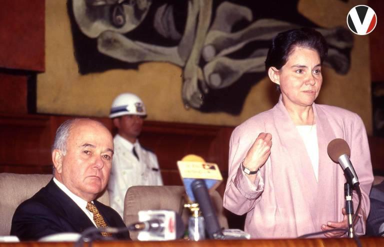 $!Vela con Heinz Moeller: Moeller fue presidente del Congreso en varios períodos, en 1997 Alexandra Vela ejerció la vicepresidencia del Legislativo.