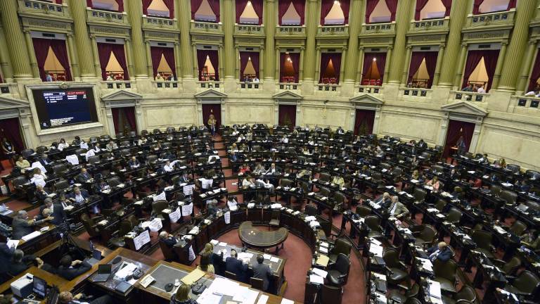 Congreso argentino inicia año legislativo rodeado de protestas