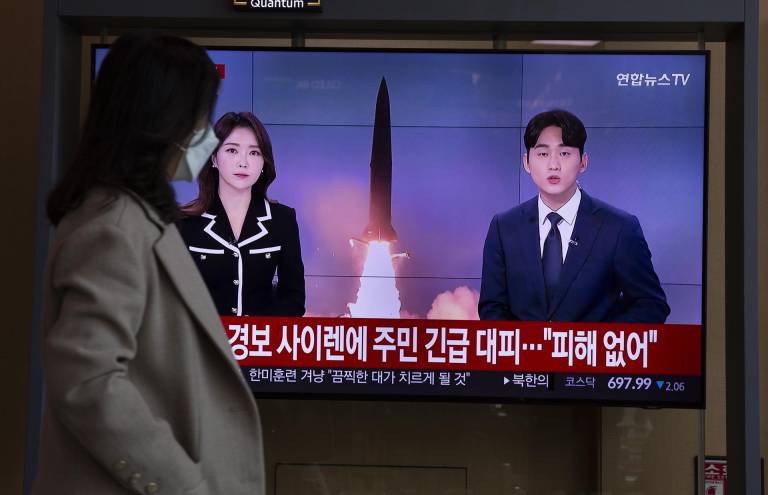 $!Corea del Norte dispara 23 misiles, uno de ellos cerca de Corea del Sur